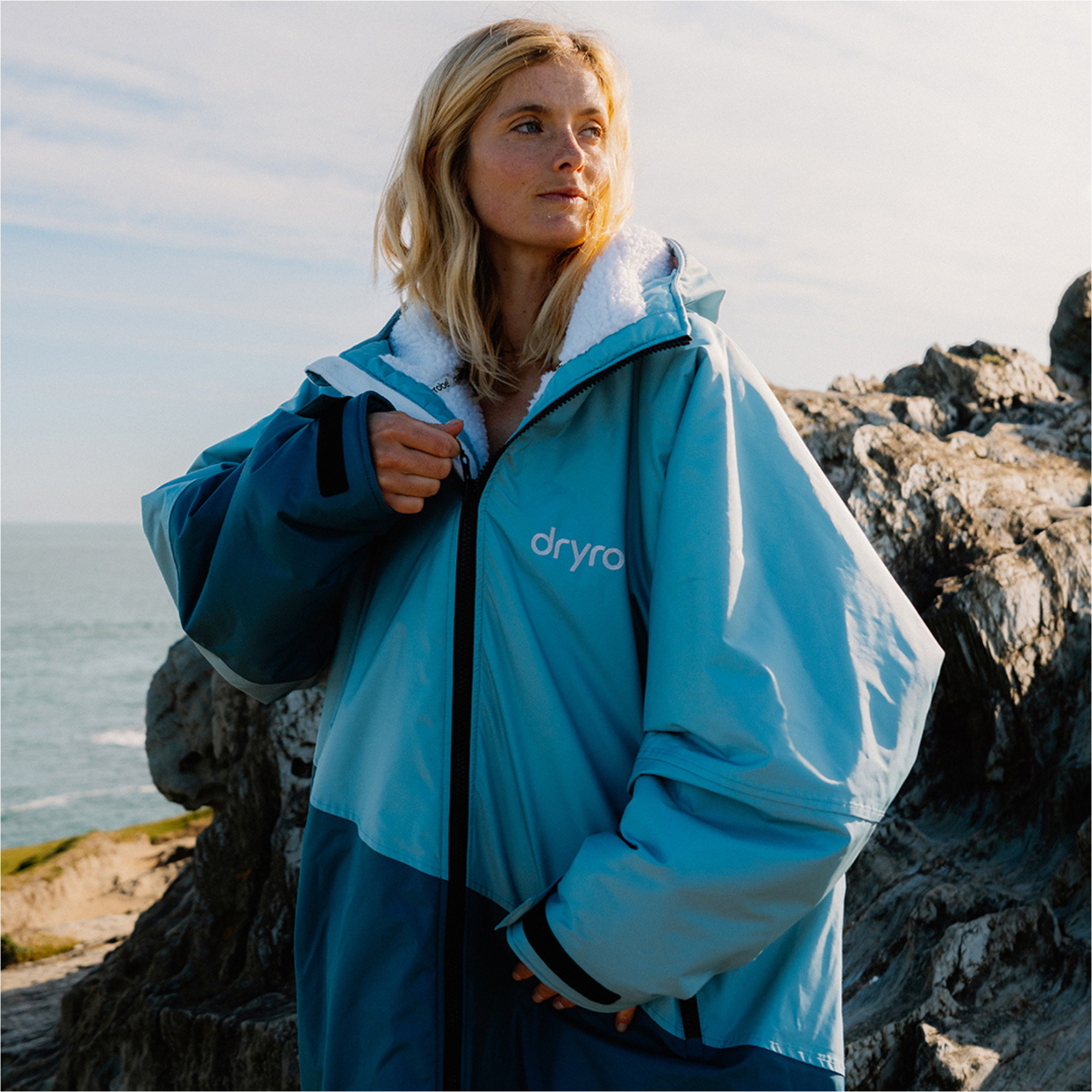 2026 Dryrobe Advance Long Sleeve Changing Robe DALSV3 - Blue / Light grey